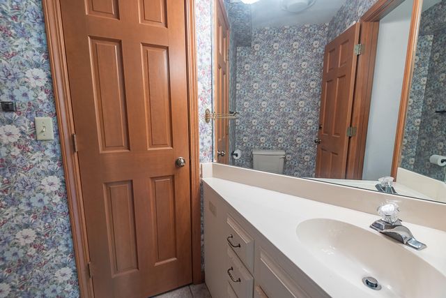 4439 E Fox Bluff Lane, Springfield, MO 65809