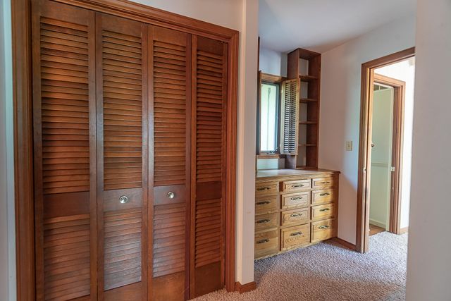 4439 E Fox Bluff Lane, Springfield, MO 65809
