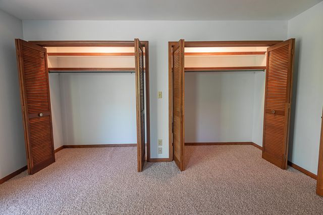 4439 E Fox Bluff Lane, Springfield, MO 65809