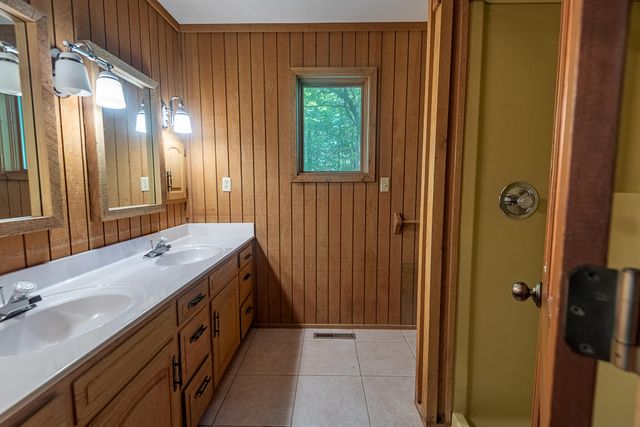 4439 E Fox Bluff Lane, Springfield, MO 65809