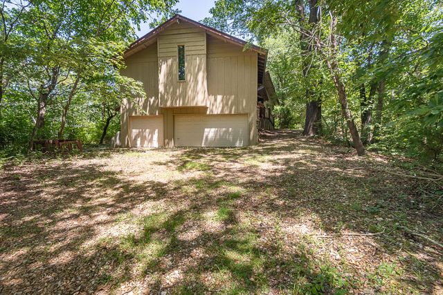 4439 E Fox Bluff Lane, Springfield, MO 65809