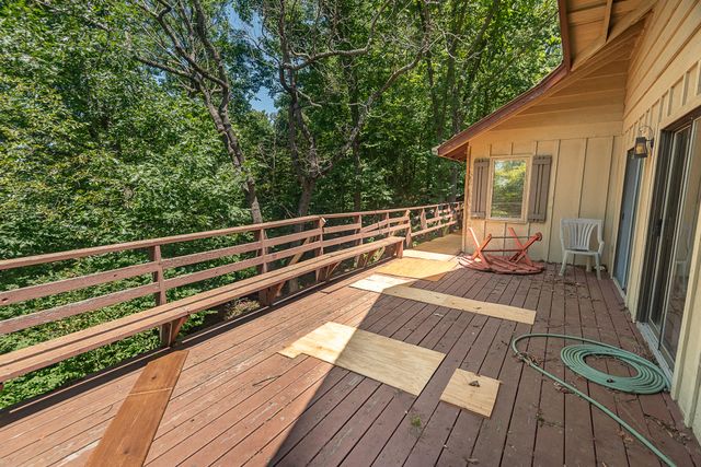 4439 E Fox Bluff Lane, Springfield, MO 65809