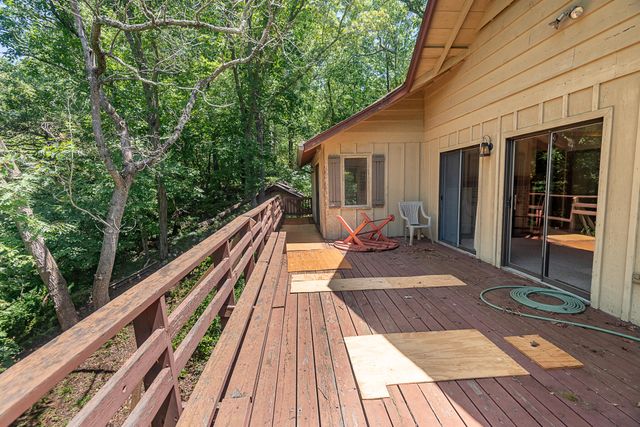 4439 E Fox Bluff Lane, Springfield, MO 65809