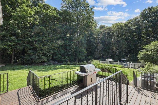 10 Woodland Court S, Bedford, NY 10506
