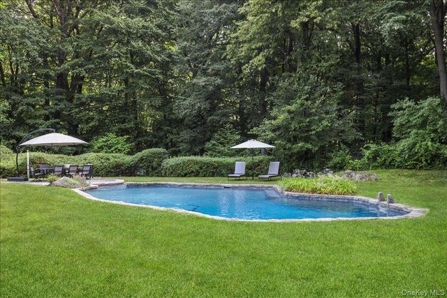 10 Woodland Court S, Bedford, NY 10506
