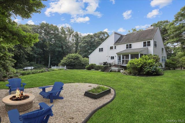 10 Woodland Court S, Bedford, NY 10506