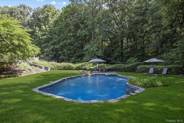 10 Woodland Court S, Bedford, NY 10506