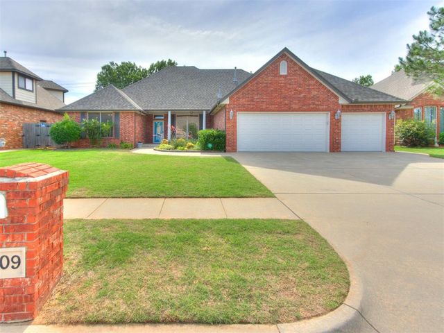2109 Stony Brook Lane, Yukon, OK 73099