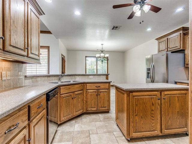 2109 Stony Brook Lane, Yukon, OK 73099