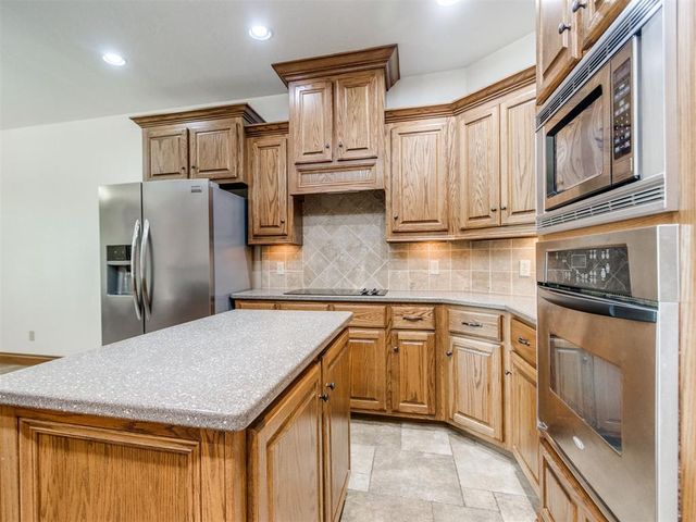 2109 Stony Brook Lane, Yukon, OK 73099