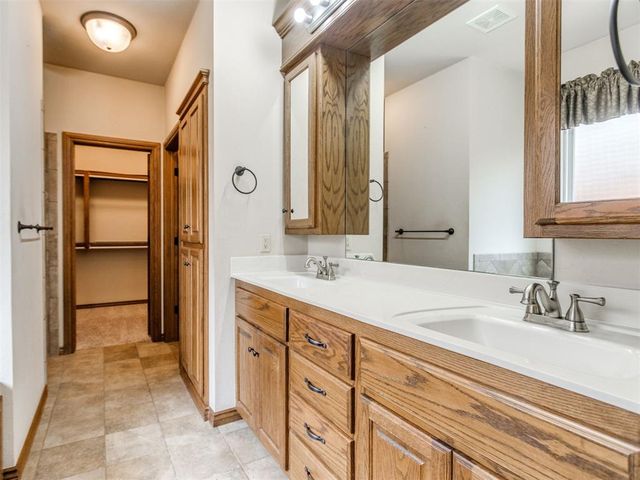 2109 Stony Brook Lane, Yukon, OK 73099