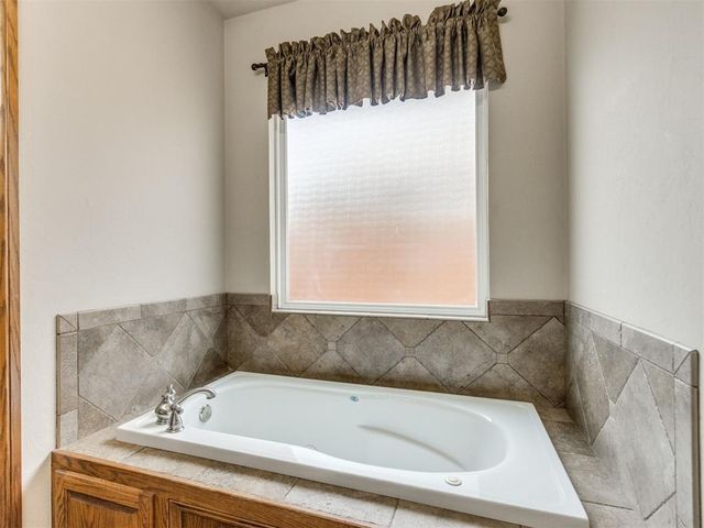 2109 Stony Brook Lane, Yukon, OK 73099