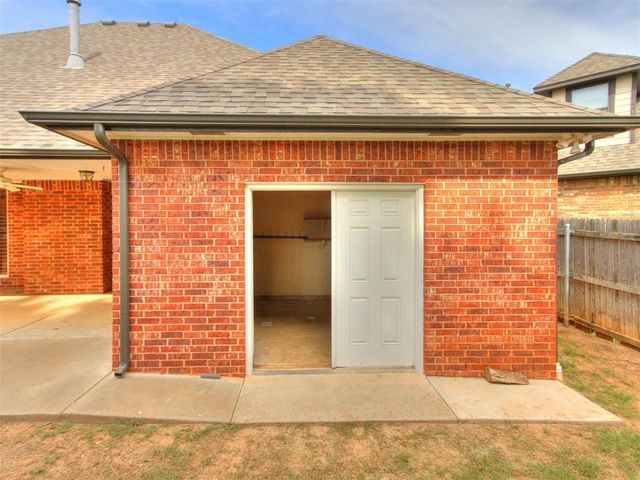 2109 Stony Brook Lane, Yukon, OK 73099