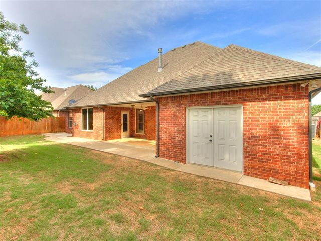 2109 Stony Brook Lane, Yukon, OK 73099