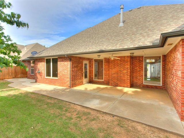 2109 Stony Brook Lane, Yukon, OK 73099