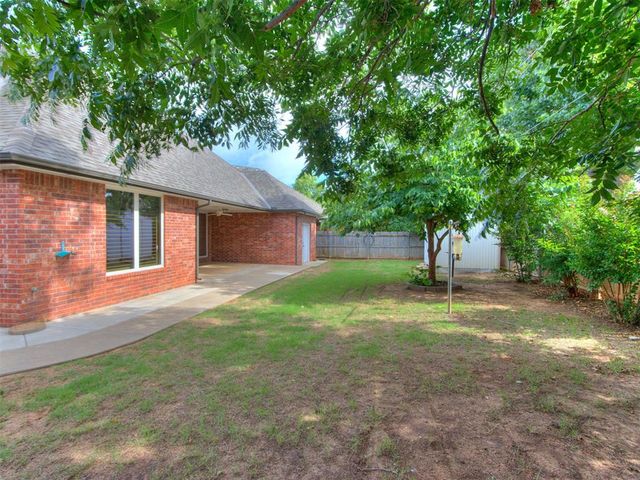 2109 Stony Brook Lane, Yukon, OK 73099