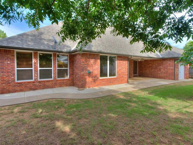 2109 Stony Brook Lane, Yukon, OK 73099