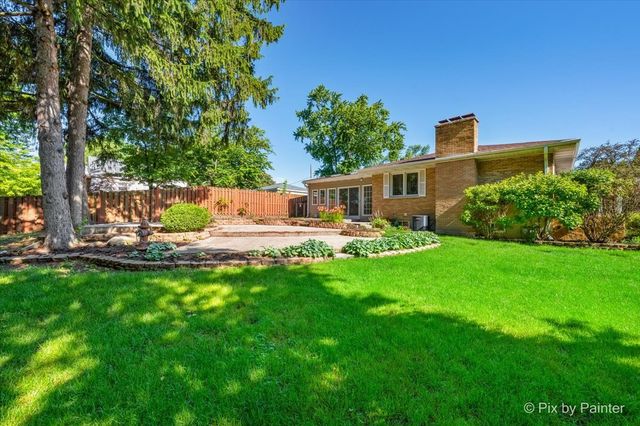 3911 Eastway Drive, Island Lake, IL 60042