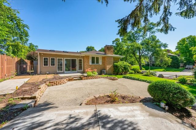 3911 Eastway Drive, Island Lake, IL 60042