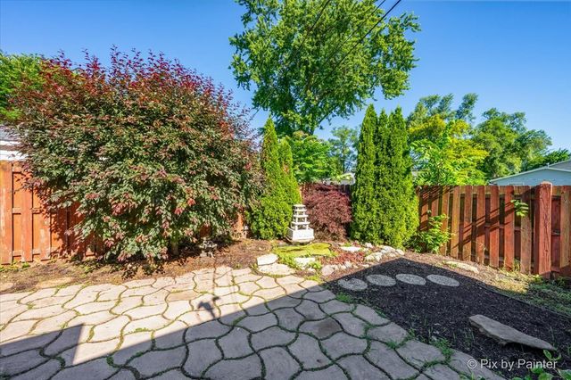3911 Eastway Drive, Island Lake, IL 60042