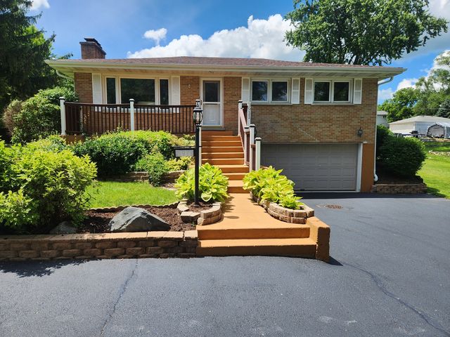 3911 Eastway Drive, Island Lake, IL 60042