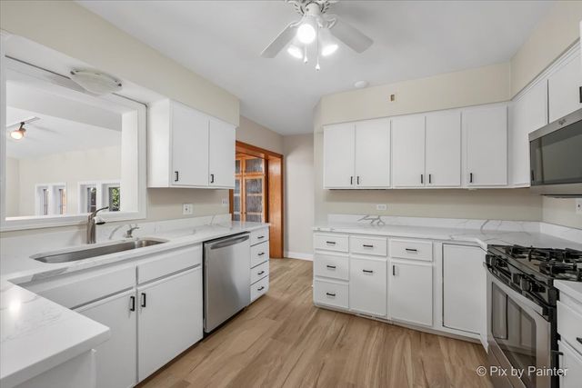 3911 Eastway Drive, Island Lake, IL 60042
