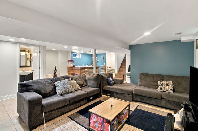 5214 Enfield Avenue, Skokie, IL 60077