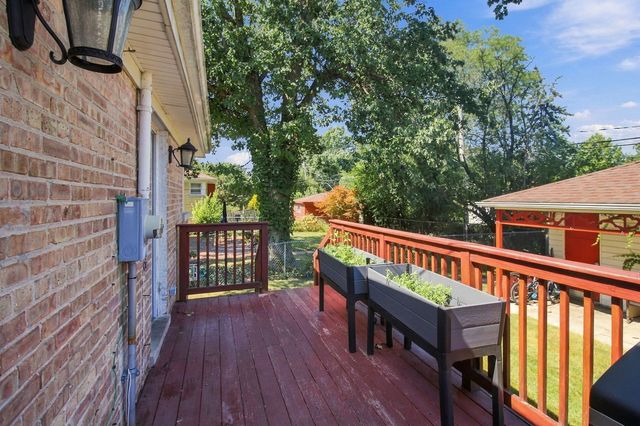 5214 Enfield Avenue, Skokie, IL 60077