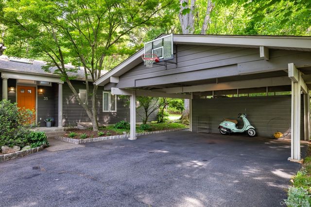 35 Hickory Hill Road, Tappan, NY 10983