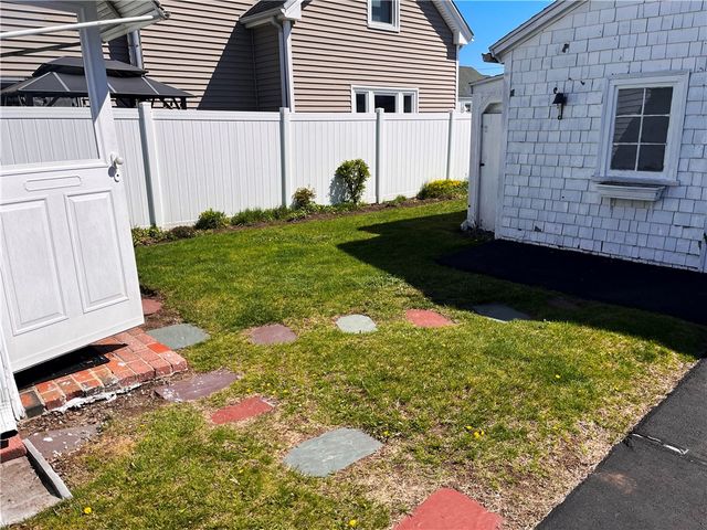 64 Woodhaven Road, Pawtucket, RI 02861