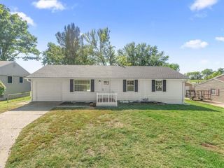 4702 Schoolside Lane, St Joseph, MO 64503