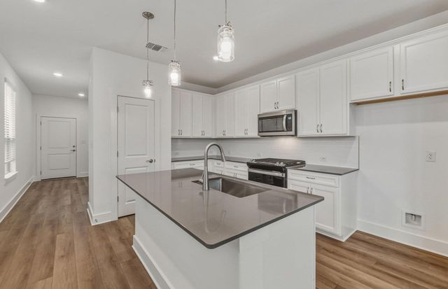 421 Bristlecone BND, Liberty Hill, TX 78642