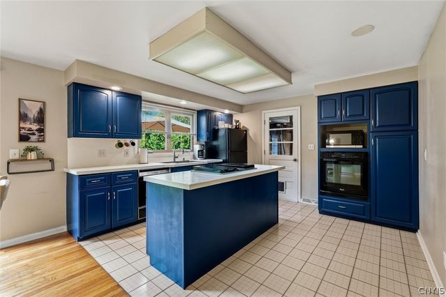 121 Robbins Lane, Dewitt, NY 13214