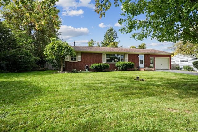 121 Robbins Lane, Dewitt, NY 13214