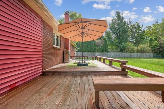 121 Robbins Lane, Dewitt, NY 13214