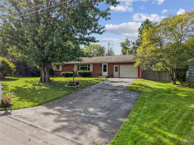 121 Robbins Lane, Dewitt, NY 13214
