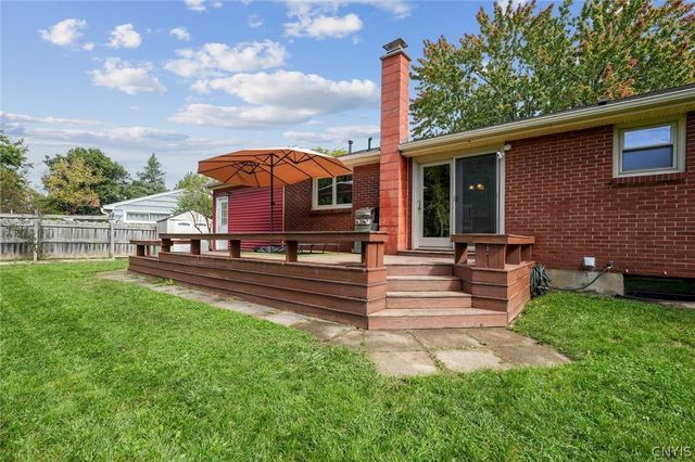 121 Robbins Lane, Dewitt, NY 13214