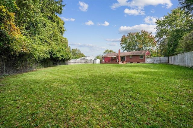 121 Robbins Lane, Dewitt, NY 13214