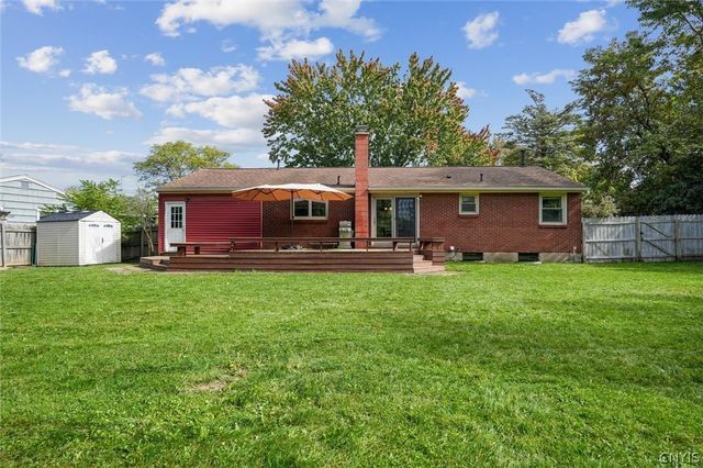 121 Robbins Lane, Dewitt, NY 13214