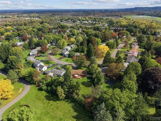 121 Robbins Lane, Dewitt, NY 13214