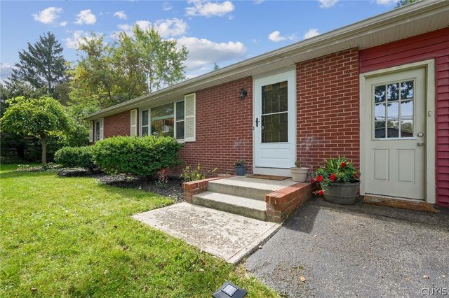 121 Robbins Lane, Dewitt, NY 13214