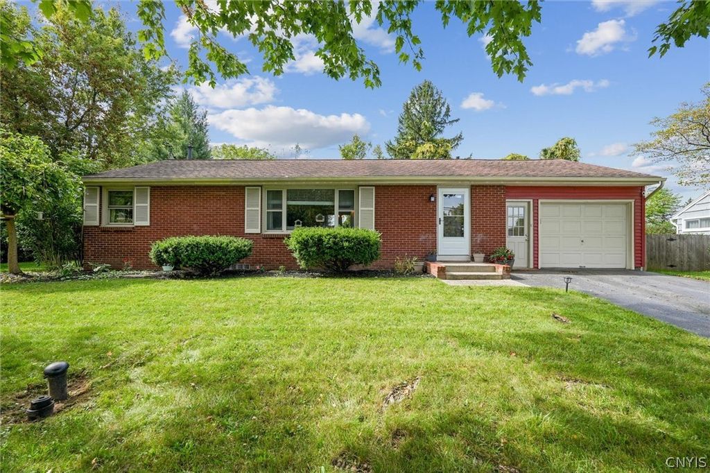 121 Robbins Lane, Dewitt, NY 13214