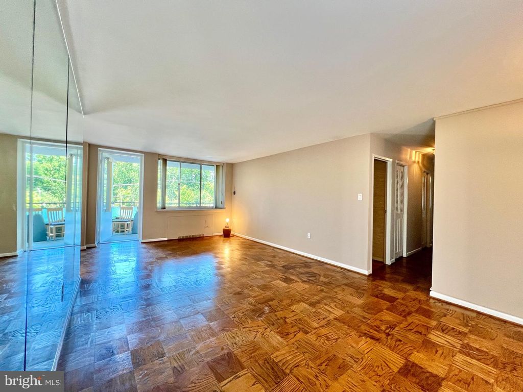 Image 10 of property listing at 10500 ROCKVILLE PIK #401, Rockville, MD 20852