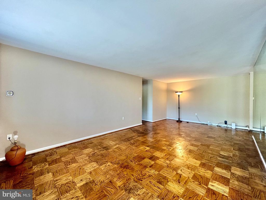 Image 11 of property listing at 10500 ROCKVILLE PIK #401, Rockville, MD 20852