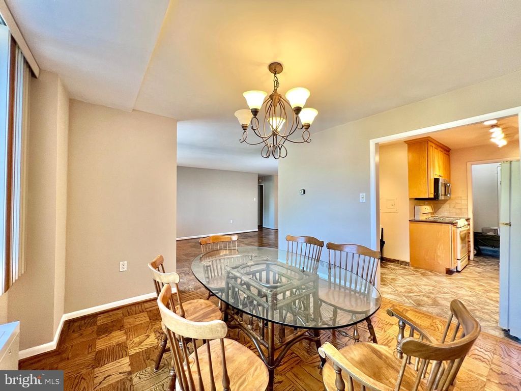 Image 13 of property listing at 10500 ROCKVILLE PIK #401, Rockville, MD 20852