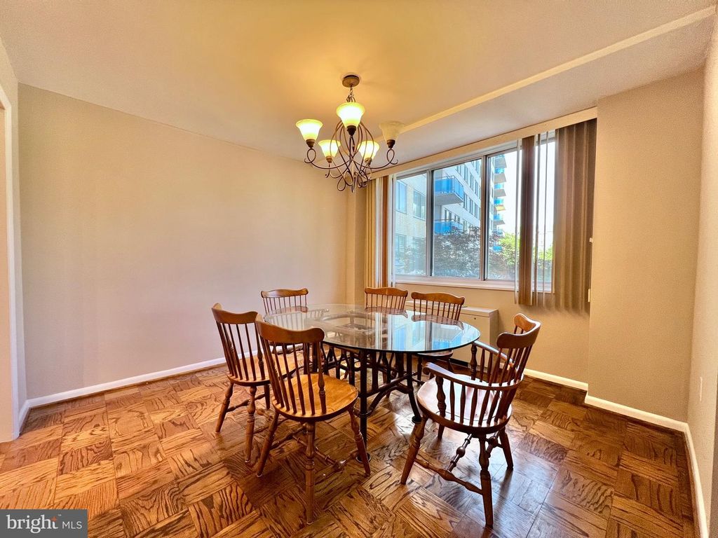 Image 14 of property listing at 10500 ROCKVILLE PIK #401, Rockville, MD 20852