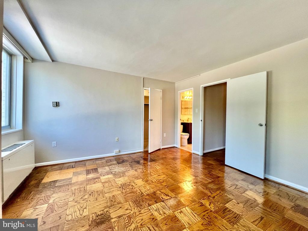 Image 15 of property listing at 10500 ROCKVILLE PIK #401, Rockville, MD 20852