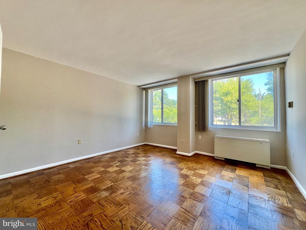 Image 17 of property listing at 10500 ROCKVILLE PIK #401, Rockville, MD 20852