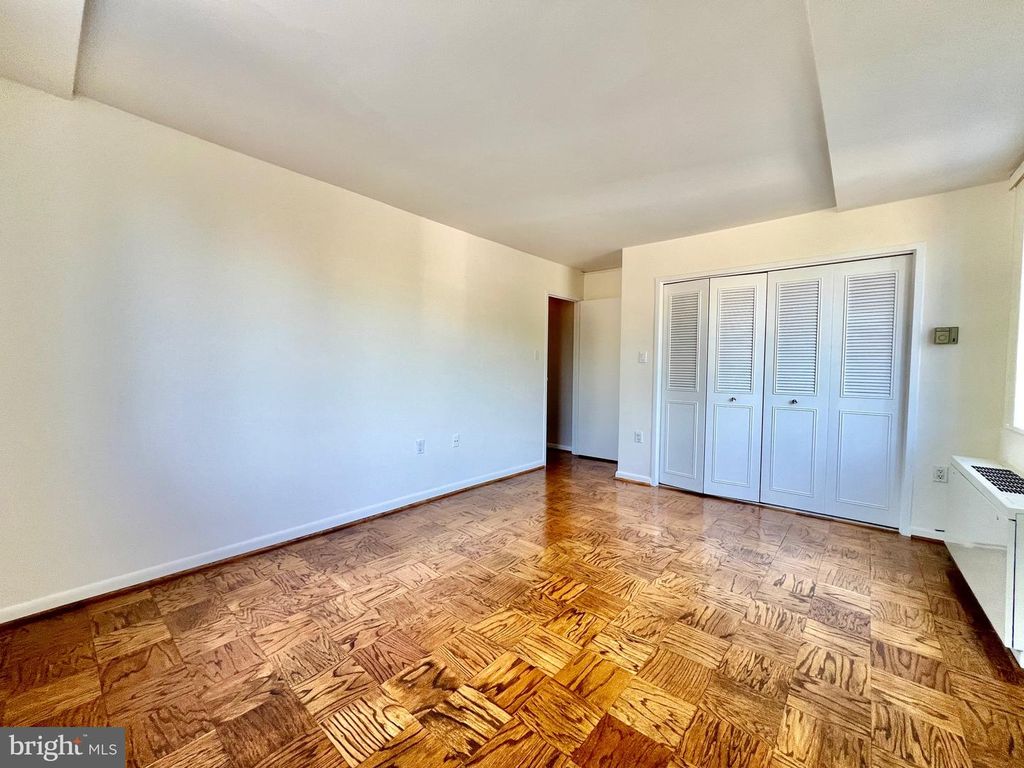 Image 21 of property listing at 10500 ROCKVILLE PIK #401, Rockville, MD 20852