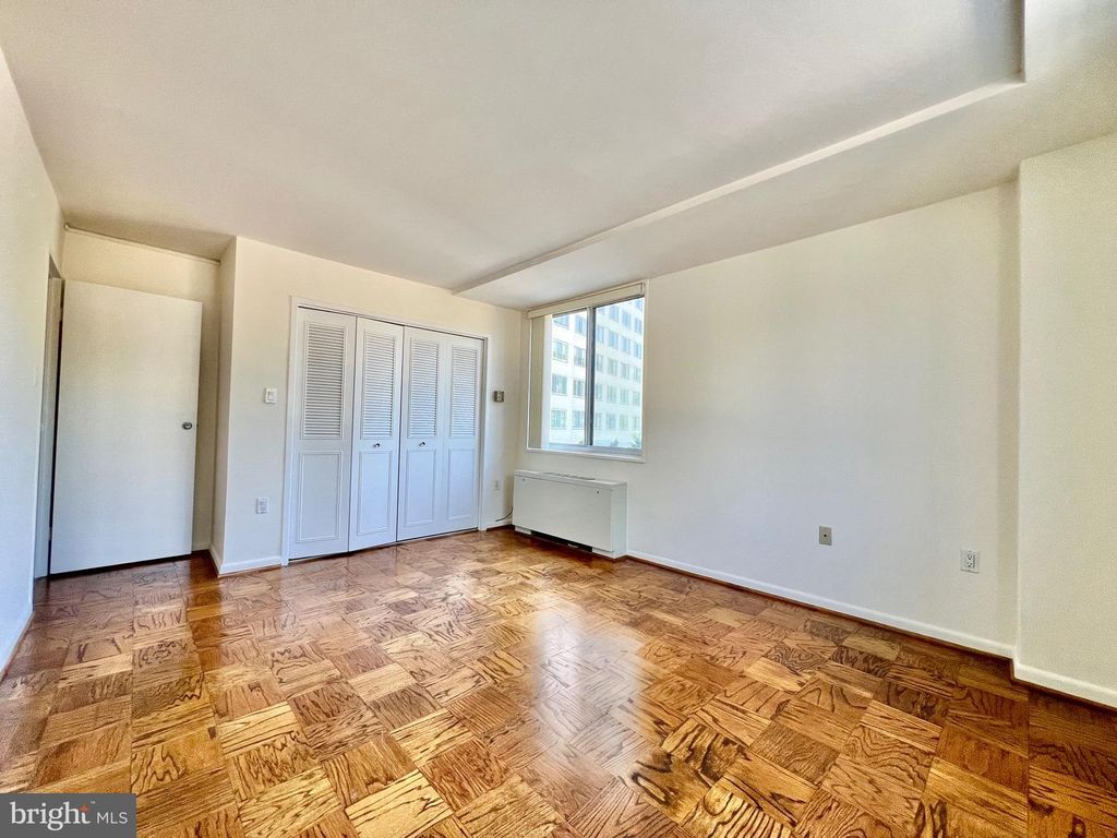 Image 22 of property listing at 10500 ROCKVILLE PIK #401, Rockville, MD 20852